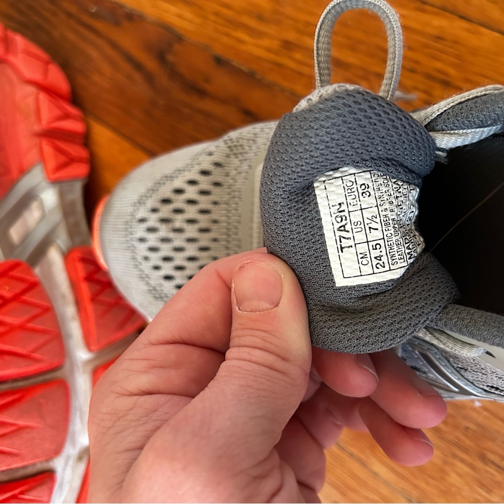 ASICS running shoes - Picture 6 of 6